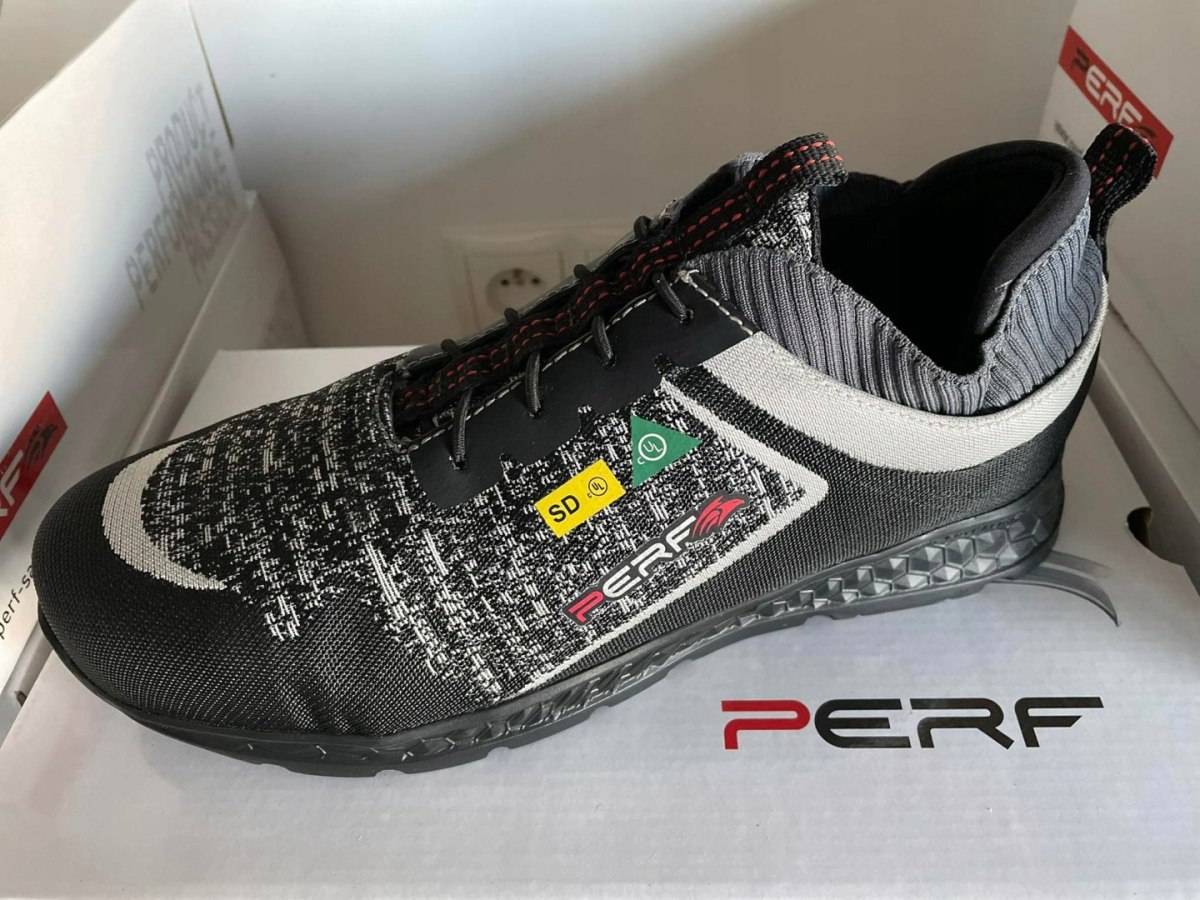 BUTY ROBOCZE PERF BLADE 410 gram S1P ROZ.44 BUTY ROBOCZE PERF BLADE 410 gram S1P ROZ.44