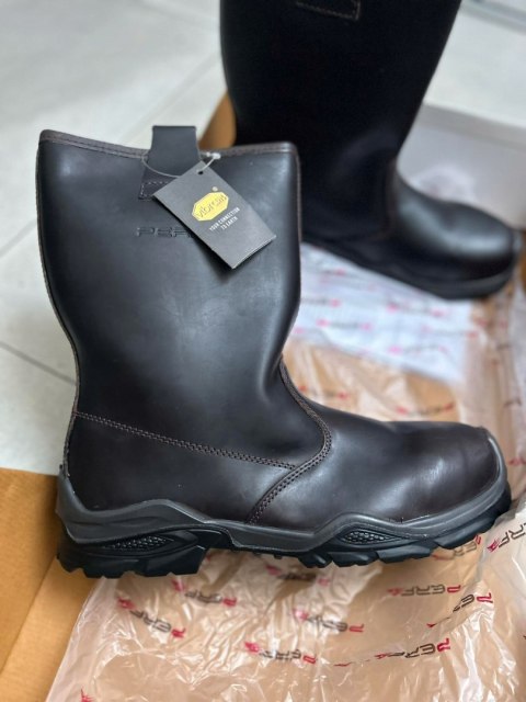 BUTY ROBOCZE BHP SKÓRZANE PERF COMMANDER S3 HRO SRC PODESZWA VIBRAM ROZ. 45 - para uszk. BUTY ROBOCZE BHP SKÓRZANE PERF COMMANDER S3 HRO SRC PODESZWA VIBRAM ROZ. 45 - para uszk.