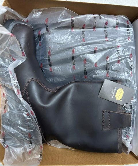 BUTY ROBOCZE BHP SKÓRZANE PERF COMMANDER S3 HRO SRC PODESZWA VIBRAM ROZ. 45 - para uszk. BUTY ROBOCZE BHP SKÓRZANE PERF COMMANDER S3 HRO SRC PODESZWA VIBRAM ROZ. 45 - para uszk.