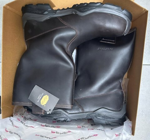 BUTY ROBOCZE BHP SKÓRZANE PERF COMMANDER S3 HRO SRC PODESZWA VIBRAM ROZ. 45 - para uszk. BUTY ROBOCZE BHP SKÓRZANE PERF COMMANDER S3 HRO SRC PODESZWA VIBRAM ROZ. 45 - para uszk.